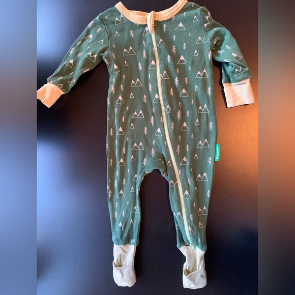 Parade Organics Pajamas - Picture 1 of 1